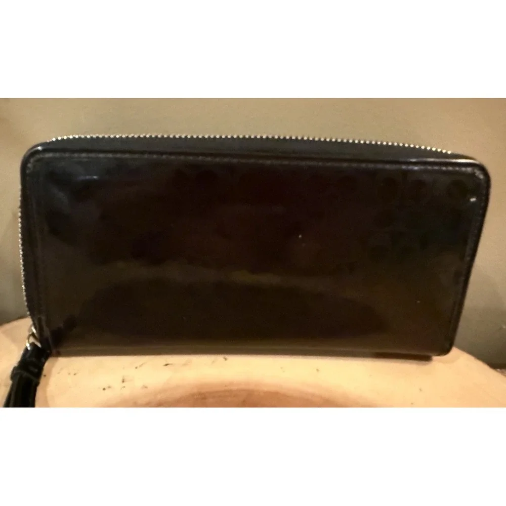 Coach Perforated Embossed Liquid Gloss Leather Black Accordian Zip Wallet Logo❤️